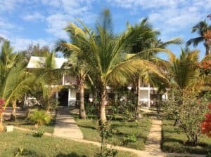Sun Beach Hôtel avec grand jardin Morondava Madagascar
