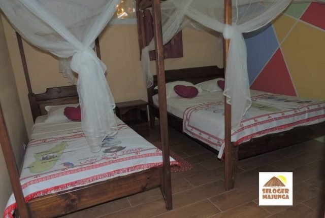 Bungalow Jaune Profil Appartement De Vacances Petite Plage Majunga Madagascar