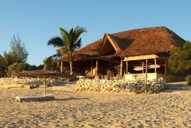 Lalandaka Lodge Hôtel restaurant en bord de plage Tuléar Madagascar